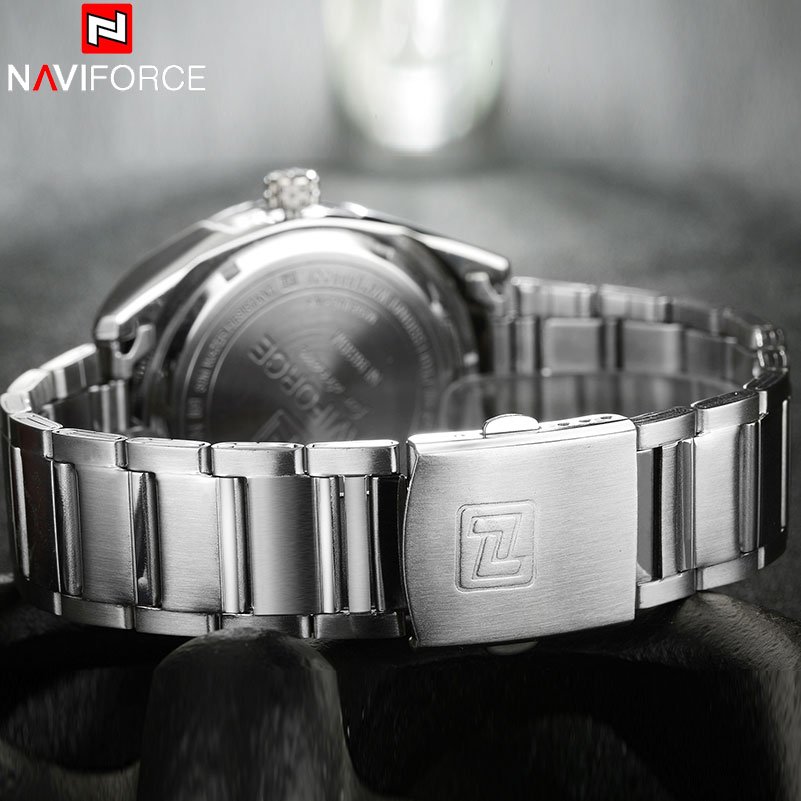 Naviforce 9038 Luxury Men Quartz Stailness Steel watch week and date display